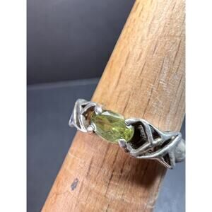 Vintage Helen Andrews peridot hugs and kisses Sterling silver ring size 6.5